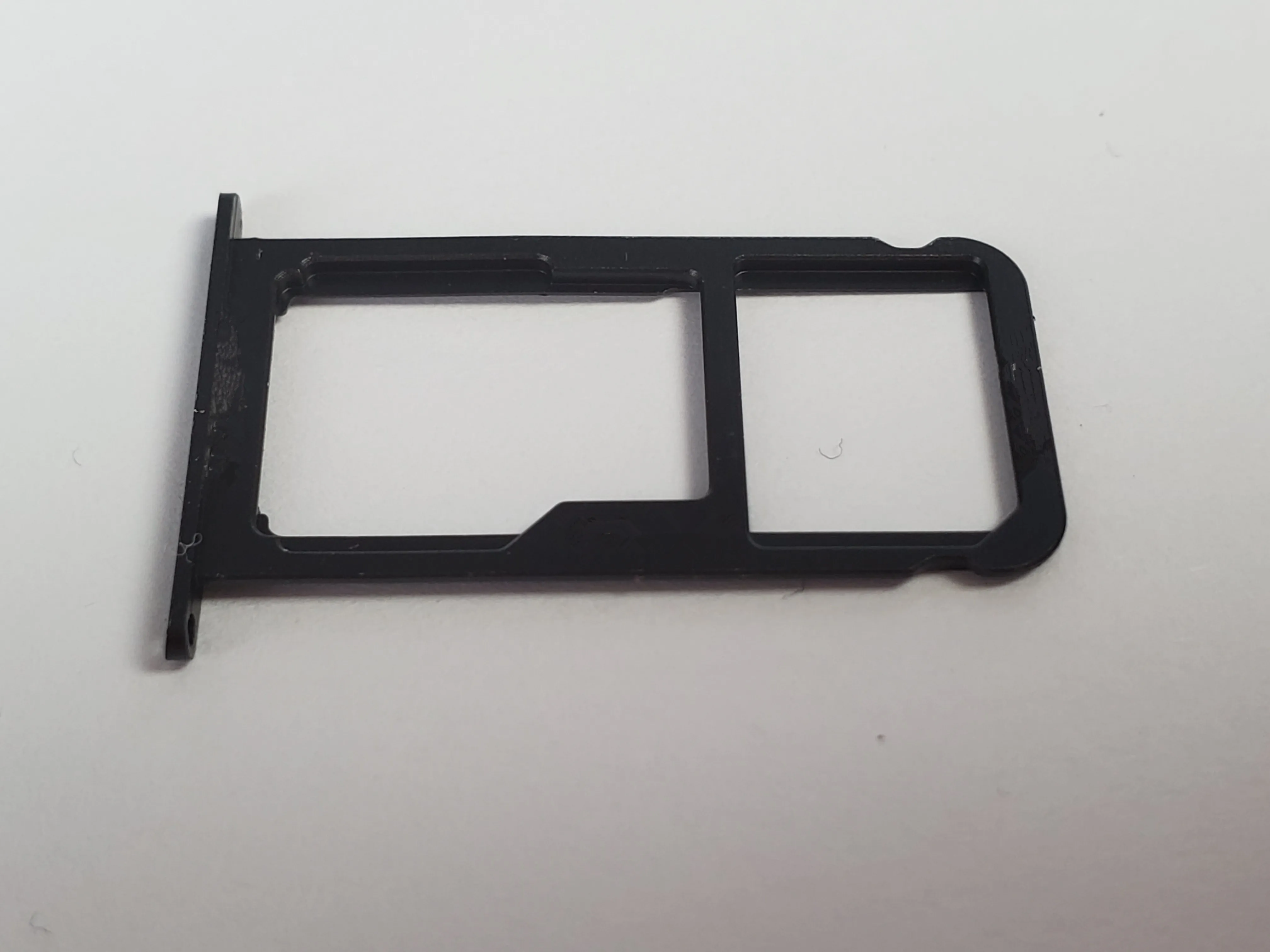 

Слот для SIM-карты SHARP AQUOS S3, слот для двух NANO SIM-карт