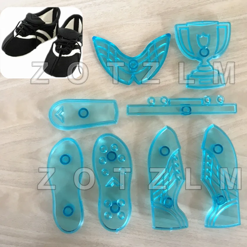 

8pcs/set Football Theme Plastic Cookie Mold Soccer Shoes & Trophy Cup Shape Cookie Cutters Biscuit Cake Mold Baking Tools SLP129