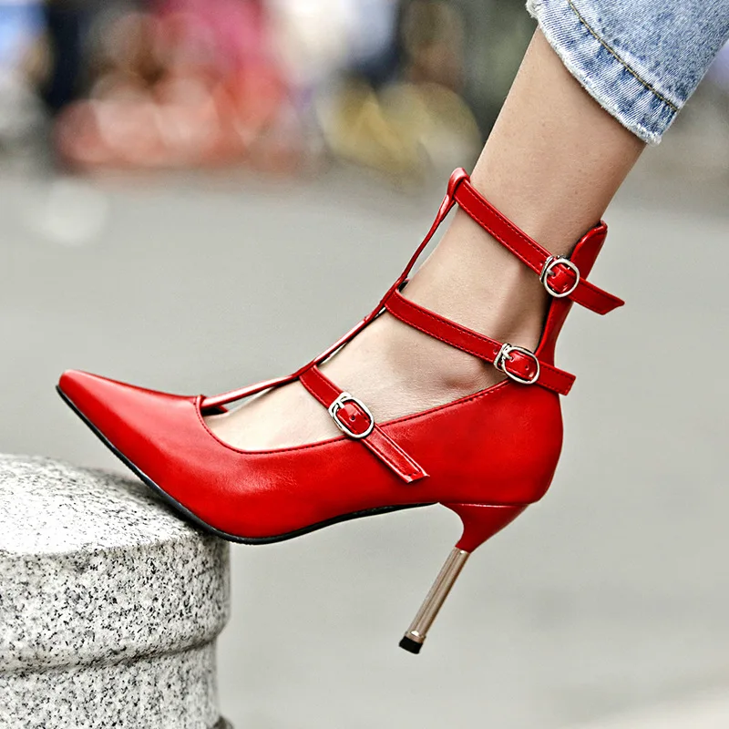 

2019 spring and summer new high-heeled sandals women's large size hollow fashion red sandals.
