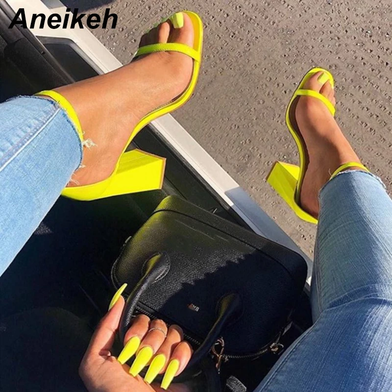 Aneikeh/; модные летние босоножки из искусственной кожи на высоком каблуке; пикантные туфли на толстом каблуке с пряжкой; Босоножки с открытым носком без бретелек