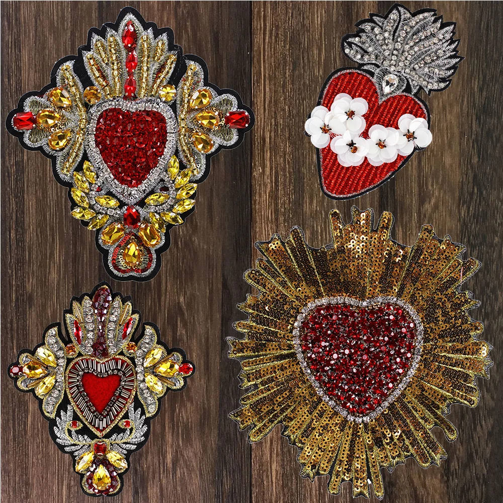 

Beaded Crystal Diamond Heart Patches Embroidery Applique Sew on Gold Badge Clothes Rhinestones Diamond Craft 1pc TH1672