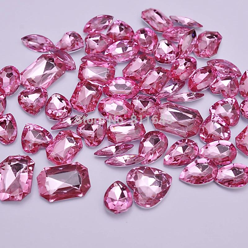 Лотос из кристаллов. Розовый хрусталь кристаллы. Розовый хрусталь. Розовый горный хрусталь камень. Розовый хрусталь.