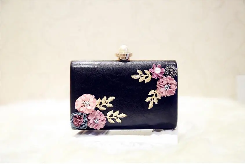 2023 High Quality Women Handmade Flowers Evening Bags Mini Wedding Dinner Bags Luxury Clutch Purse With 2 Chains