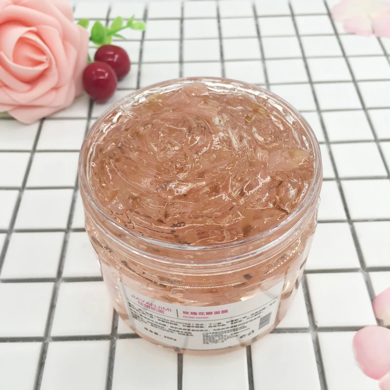

Rose petal mask moisturizing skin and nourishing skin to tighten pores