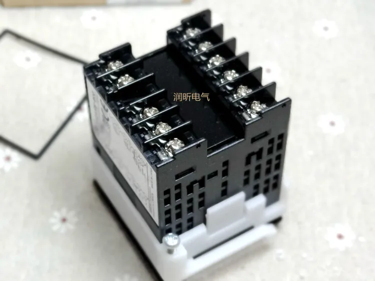 Nouveau 1PCS OMRON Contrôleur de Température E5CC-RX2DSM-800 24VAC//DC