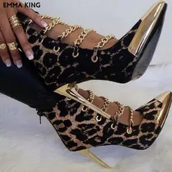 Пикантные ботильоны с леопардовым принтом и вырезами Женские туфли с металлическим острым носком, украшенные цепочками женские босоножки