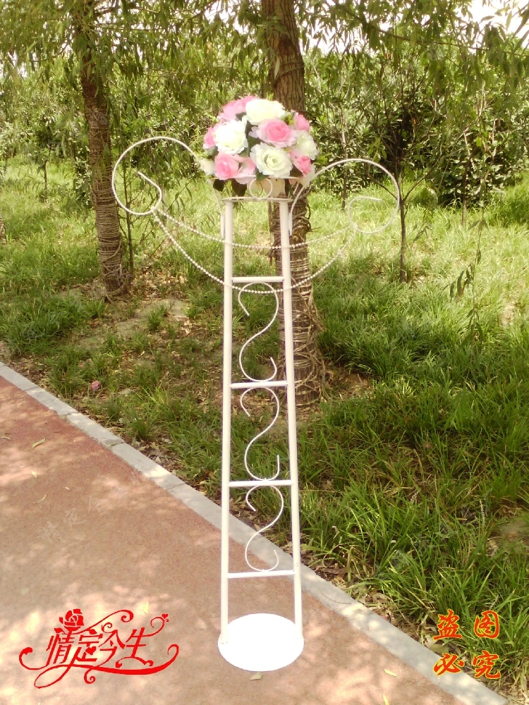 The new route guide shelf .. wedding wedding arrangements. Wedding props