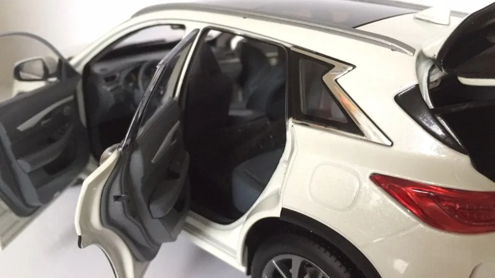 Литья под давлением модели автомобиля для новых QX50 1:18(белый)+ подарок