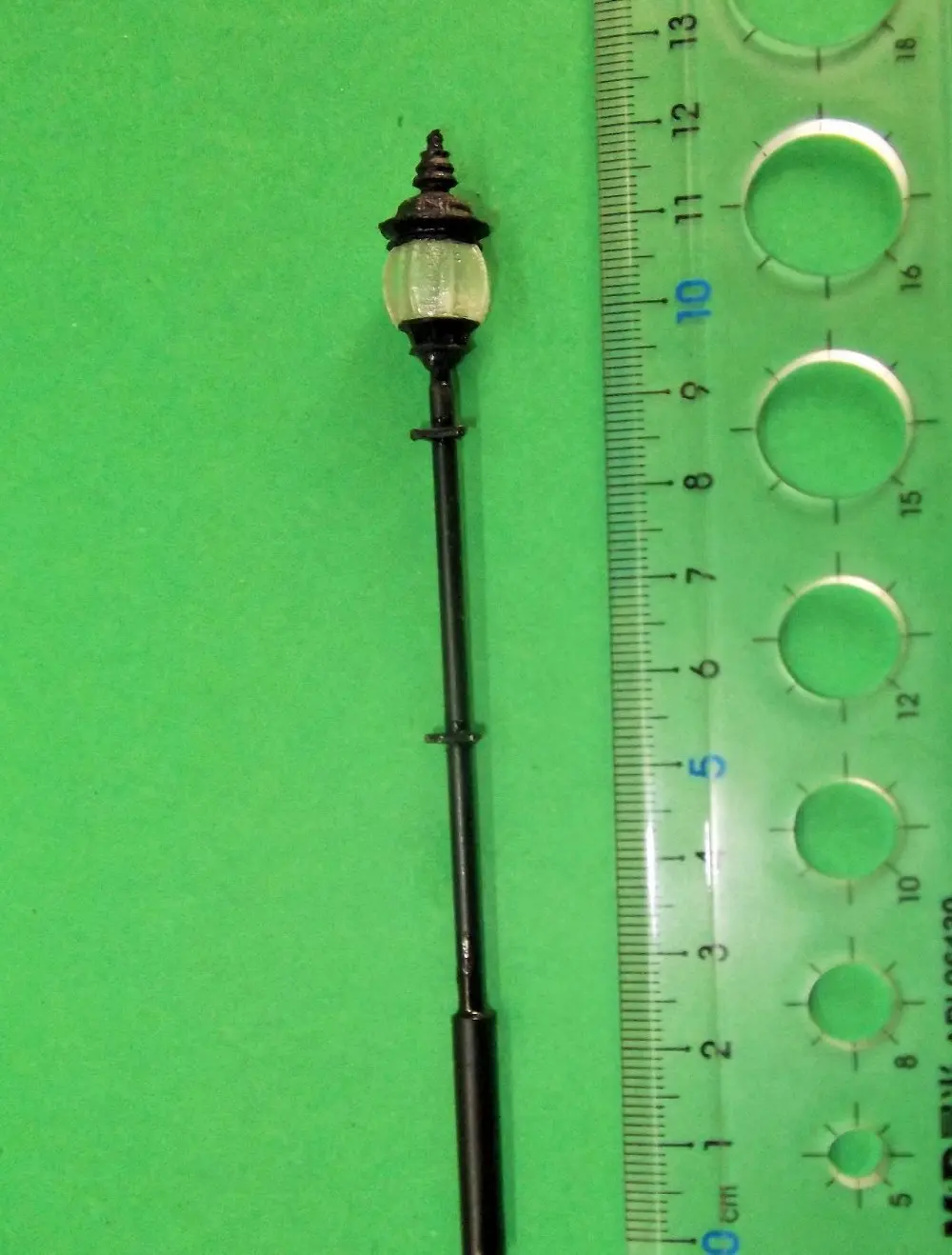 

Y1-17 O 1:48 4pcs SCALE MODEL RAILWAY STREET LED LAMPPOSTS/LIGHTS NEW