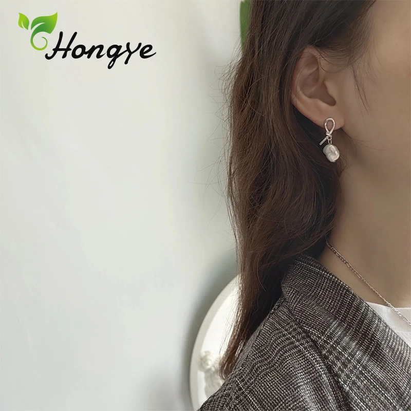 Hongye серебряные 925 Женские Висячие серьги, хорошее ювелирное изделие, простой дизайн, шикарные Висячие серьги для милых девушек в стиле барокко, висячие серьги с жемчугом, Новинка