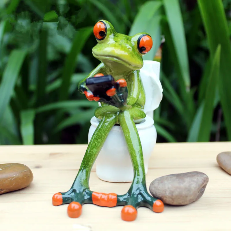 

Modern Home Decoration Accessories Bizarre Spoof Frog Ornaments Statue Sculpture Resin Funny Frog Statue Home Decoration