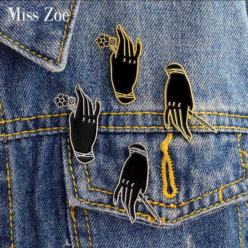 

Miss Zoe 4pcs/set Love or Die Hands rose sword pin Lapel Denim Jacket Pin Buckle Bag Shirt coat Badge Fashion Gift for Friend