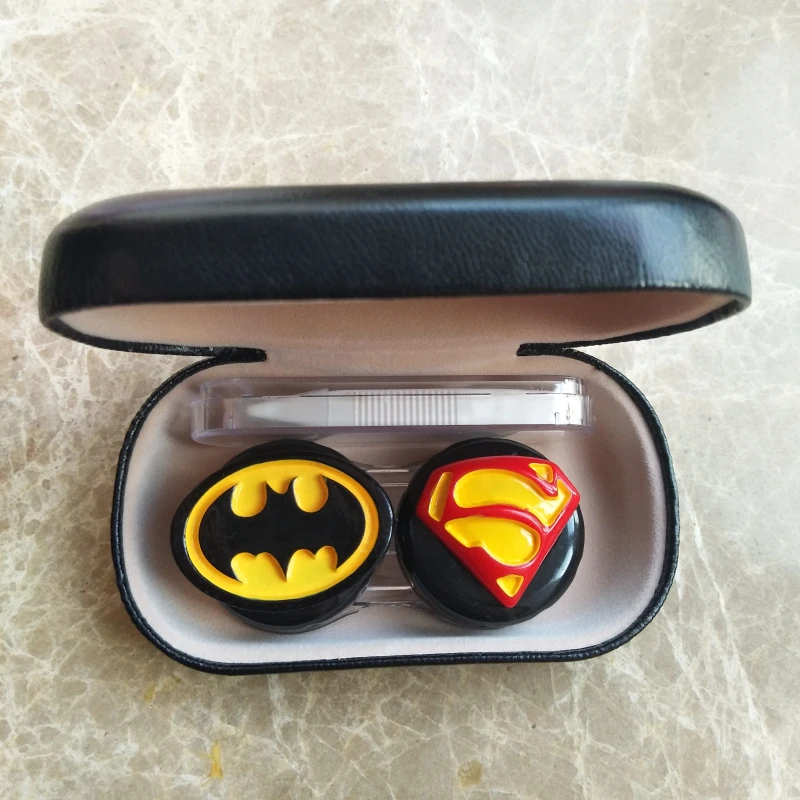 Liusventina Kontaktlinsen Container los Großhandel 10 Für Box Lippen Linsen Liebhaber Combo Teile Superman Fall Batman Farbe Mädchen Geschenk 8r18qSw