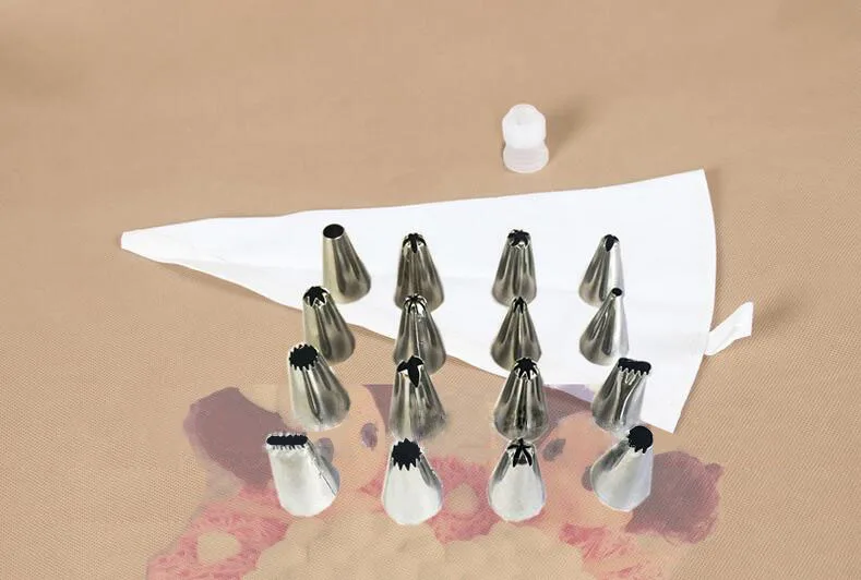 

18Pcs Icing Piping Nozzles Pastry Bag Tips With Transverter Household Kitchen Bakery Cake Baking Decorating Tools Bakeware