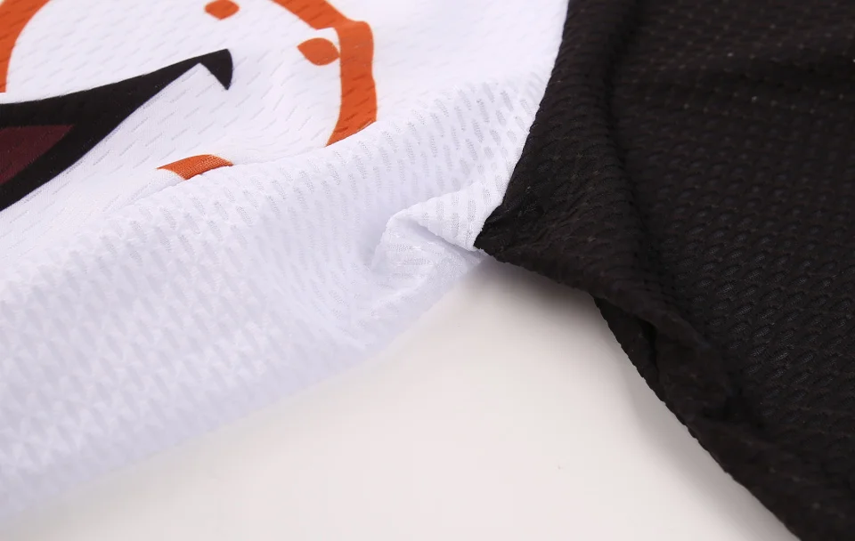 SLEEVE-Jacquard-weave-fabric-on-sleeves