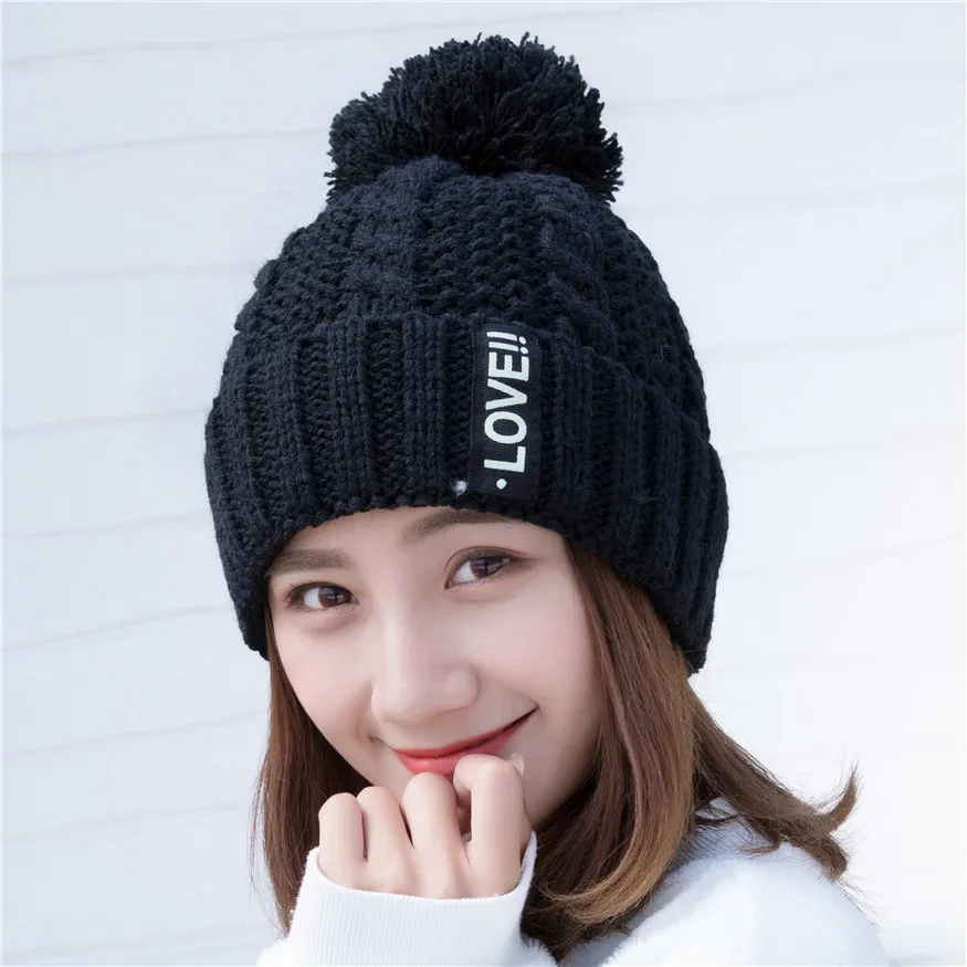 Korean version of winter outdoor furnishing and thicker letters LOVE wool cap