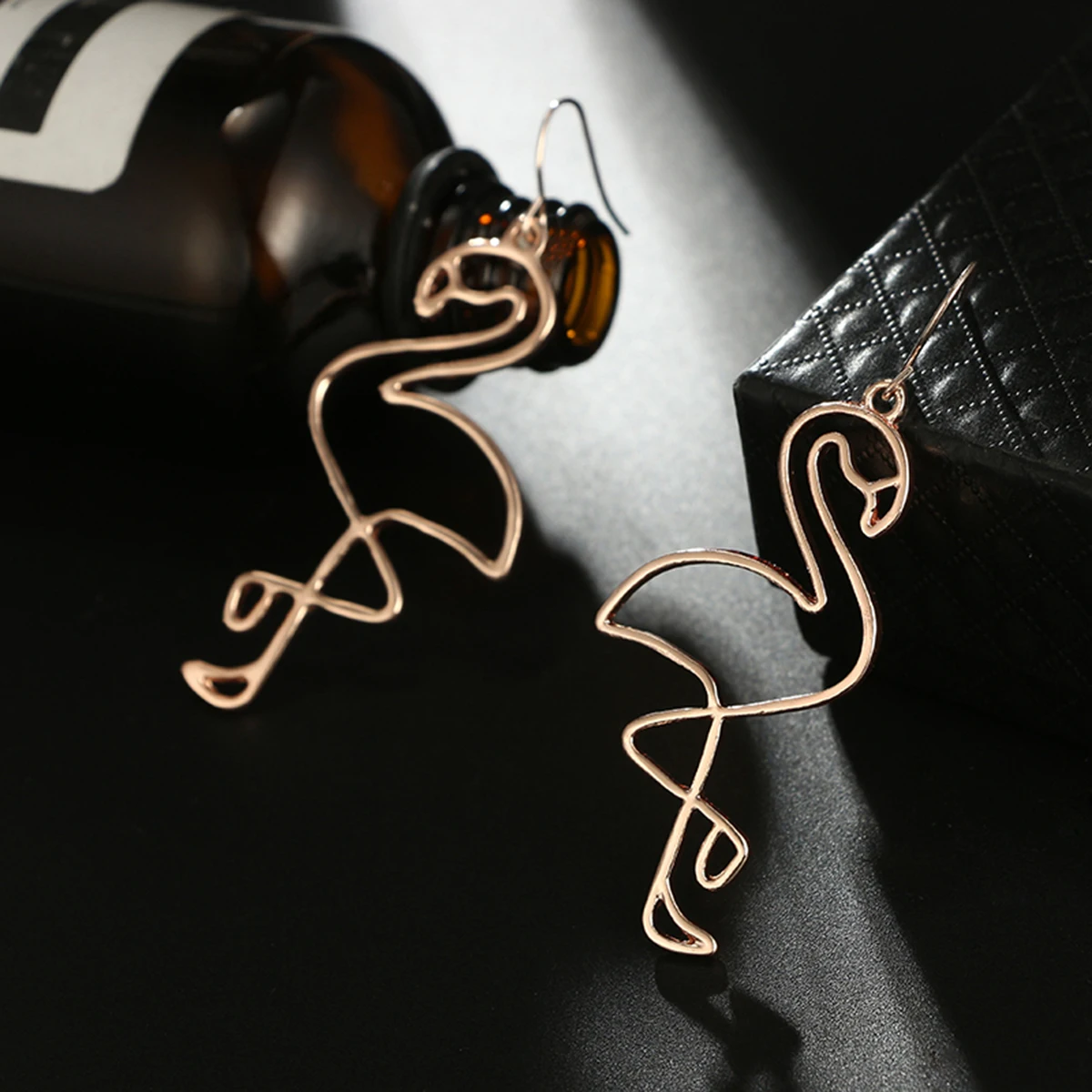 Creative Hollow Flamingo Pendant Earring For Women Chic Temperament Animal Dangle Earring Shellhard Fashion Jewelry Femme Bijoux