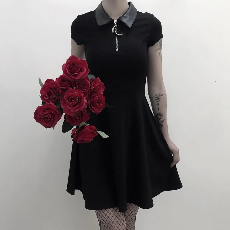 

Women Black Gothic Slim Thin Dress Moom Zipper Leather Neck Pleated Casual Dress Short Sleeve Dresses Summer Lady Vitage Dress
