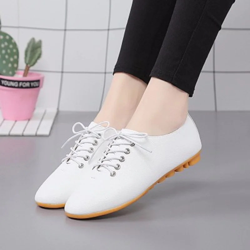 

2019 spring and autumn flat shoes low-heeled round head with shallow white shoes
