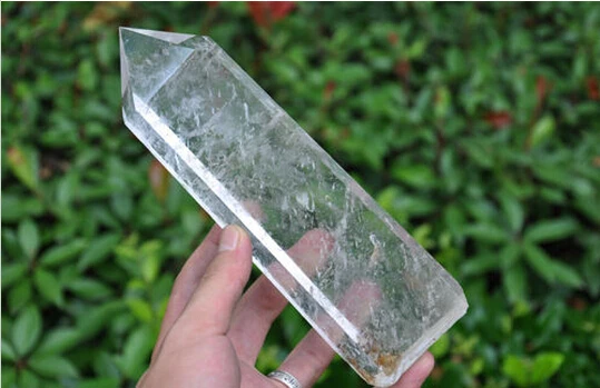 

A 322 Large NATURAL transparent QUARTZ CRYSTAL POINT HEALING (0601)