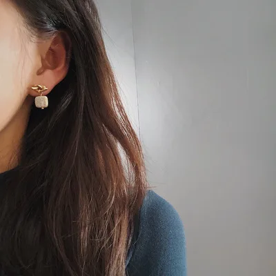 

S925 silver needle natural square shell knot metal studs fog face matte finish personality earrings design