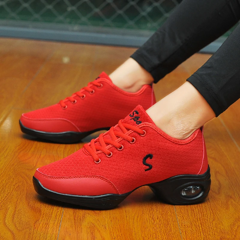 Женская дышащая обувь с мягкой подошвой в стиле джаз и хип-хоп; спортивные танцевальные кроссовки; цвет белый, черный; Современная танцевальная обувь для девочек; обувь для тренировок - Цвет: Красный