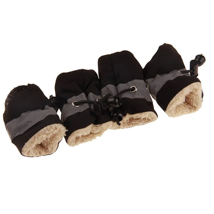 Нескользящие зимняя обувь для собак Дождь Снег водостойкие ПЭТ пинетки носки плюс бархат теплая для щенков собак обувь Светоотражающие кошка обувь 4 шт - Цвет: Черный