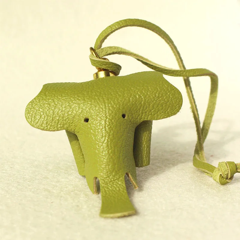 Ручной работы из натуральной кожи Милая корова Бык Забавный Счастливый Слон-брелок подвеска животное брелок для мужчин женщин сумка Шарм для девочек - Цвет: ELEPHANT GREEN