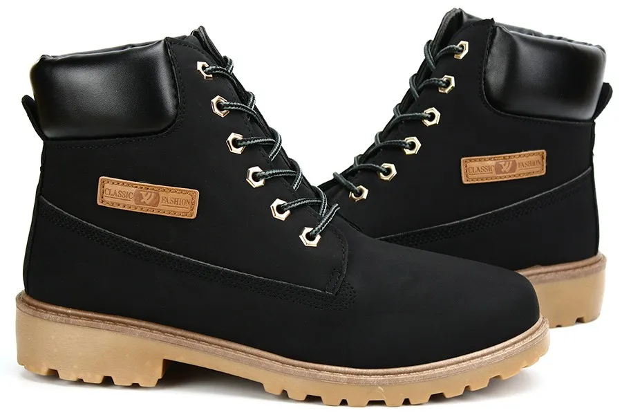 потертые ботинки. мужские зимние ботинки унисекс. ботинки унисекс. ботинки унисекс. туфли унисекс.