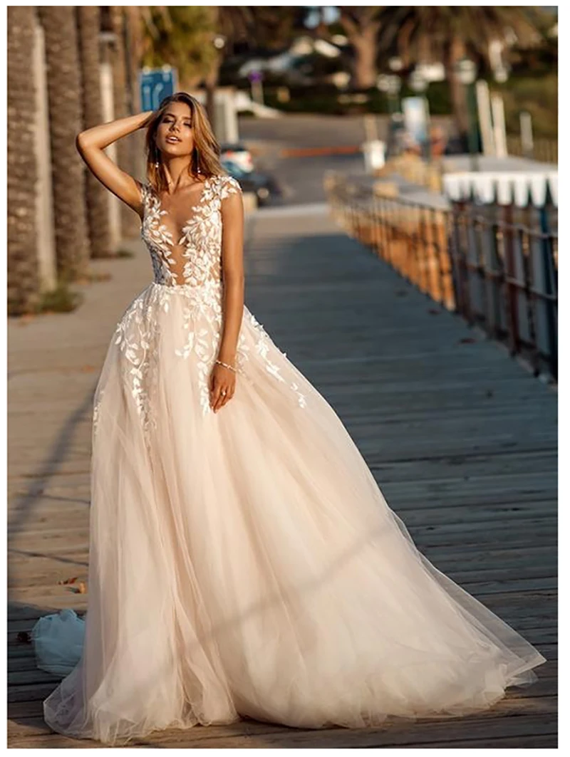 

Lorie Boho Wedding Dress 2019 Lace Appliques Beach Bride Dresses Illusion Back Puff Tulle Wedding Gowns Backless Floor Length
