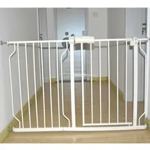Portas de Segurança do bebê Walk-Thru Portões de Metal Branco Ajustável, Cabe Espaços entre 25.6 “e 70” de Largura