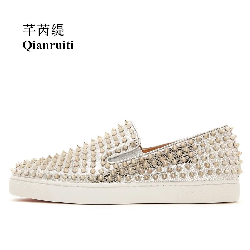 Qianruiti/2018 весенние мужские туфли с шипами, с заклепками, на плоской подошве, с низким берцем, светло-золотые сникерсы, без шнуровки, для