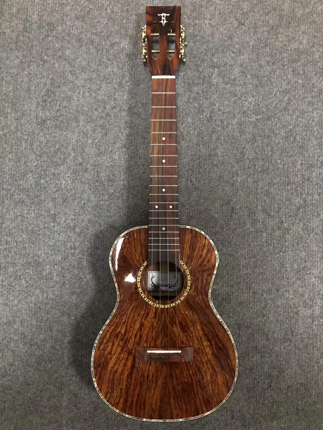 26-дюймовый палисандр все-в-одном, миниатюрная гитара укулеле Гавайская 4-струнная Гитары инструмент, по одной в каждом углу