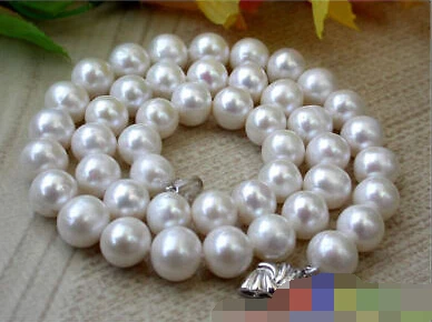 

0900 ROUND WHITE FRESHWATER PEARL NECKLACE