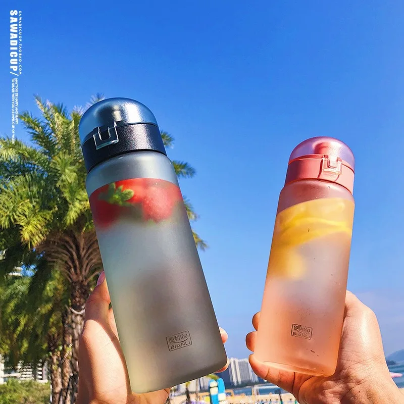 

650ml Sport Fitness Water Bottle with Scale Prosted Plastic Drink Bottle for Hiking Climbing Leakproof Juice Protein Drinkware