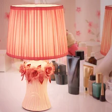 Розовые цветы теплый настольные лампы принцессы Свадебные Керамические ткань свет творческой свадьба комната Спальня прикроватный столик ZL371