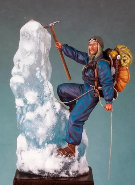 

1/32 Assembly Resin Figure Kit Climbing the snow mountain