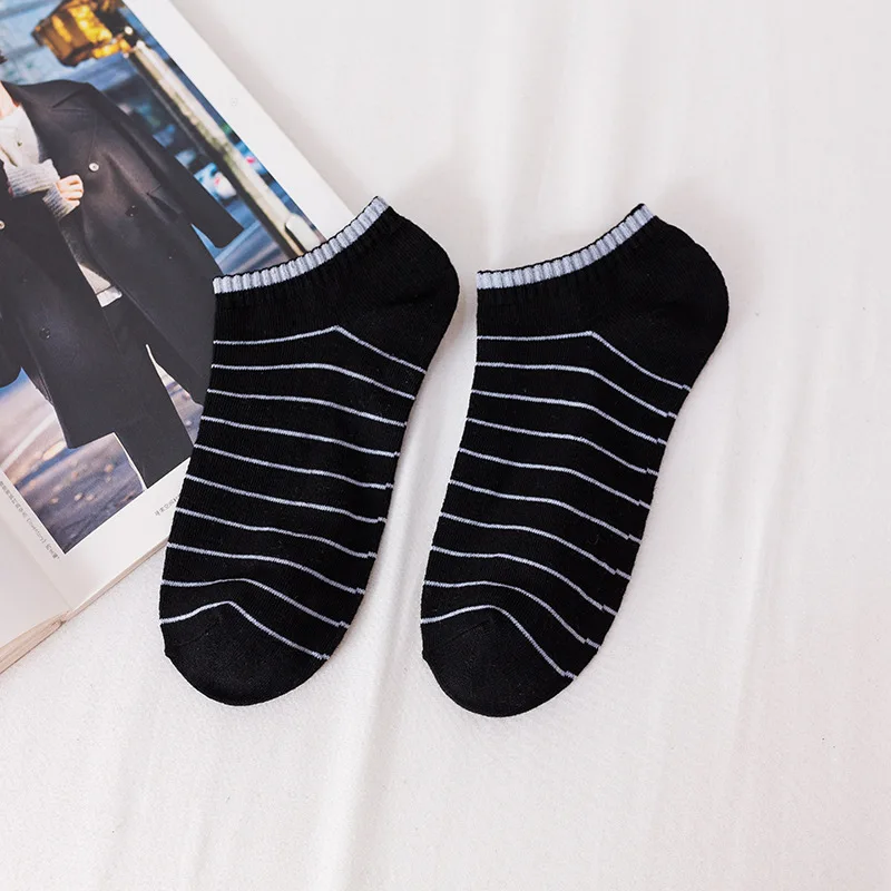 1 пара новых летних мужских носков короткие щиколотка хлопковые носки в студенческом стиле черные повседневные носки Размер 39-43 - Цвет: Черный