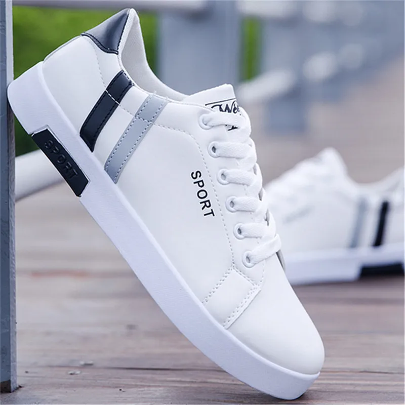 Preise Männer vulkanisierte Wohnungen schuhe 2019 mode studenten weiß bord schuhe männer trend der atmungsaktive schuhe turnschuhe korb zapatos Fahren