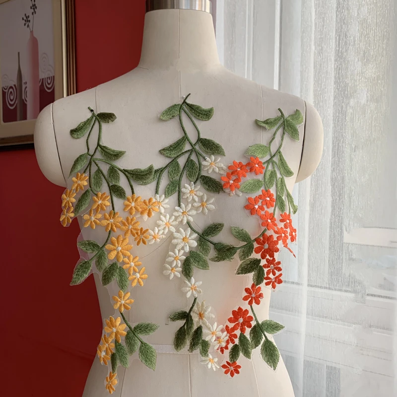 

1Pair(2Pieces) New Daisy Lace Flower Embroidery SlicesForest Leaves Clash Little Flower Lace To The Embroidery Patch.