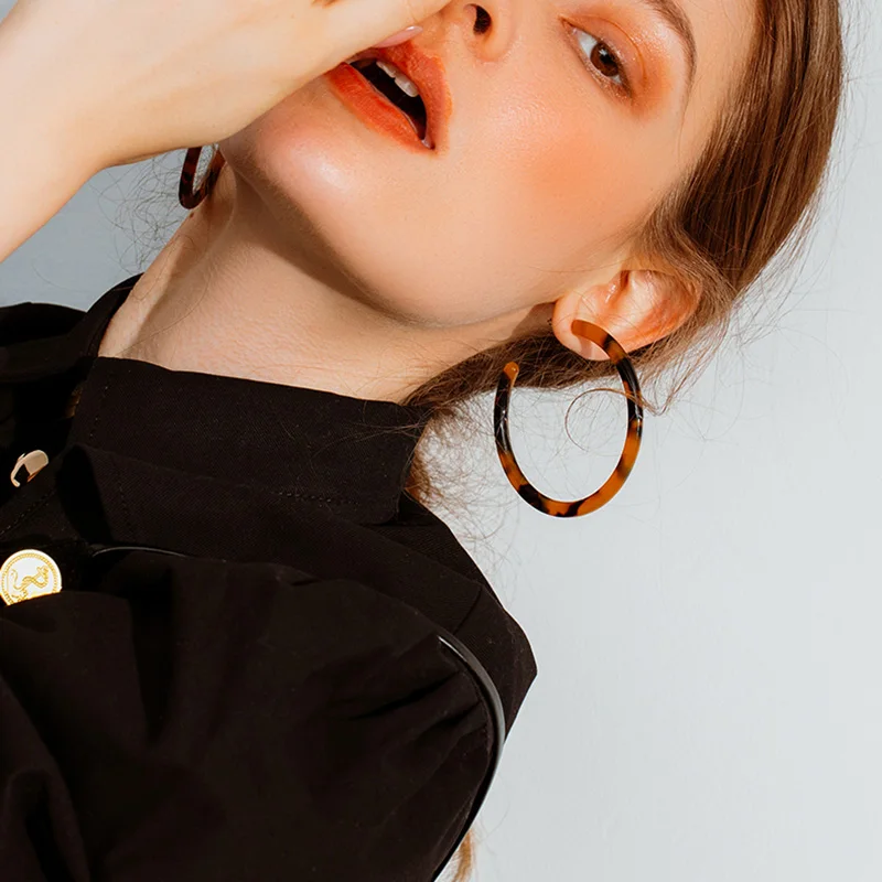 

XINYAO Simple Vintage Alphabet Letter C Acrylic Earrings Korean Large Circle Hoop Big Exaggerate Statement Earrings For Women