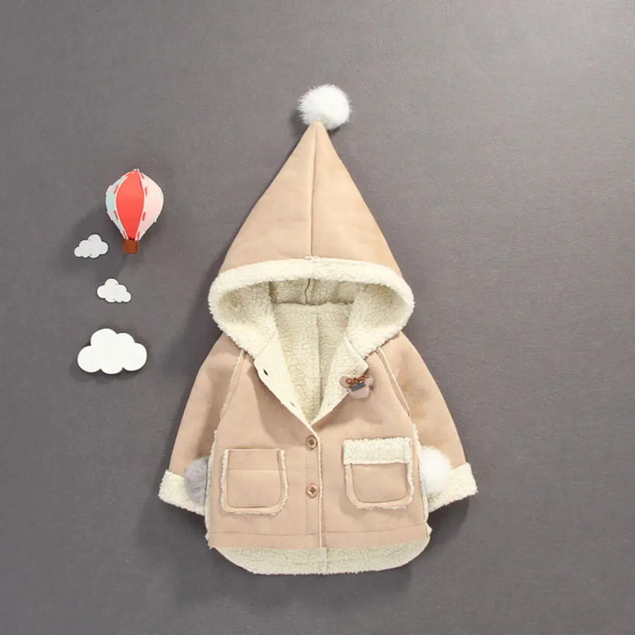 

Female Baby Sweater Hoodie Coat 2017 New Winter New Year A Lively Girl Dressed In Cotton-padded Clothes In Park Happy To Play