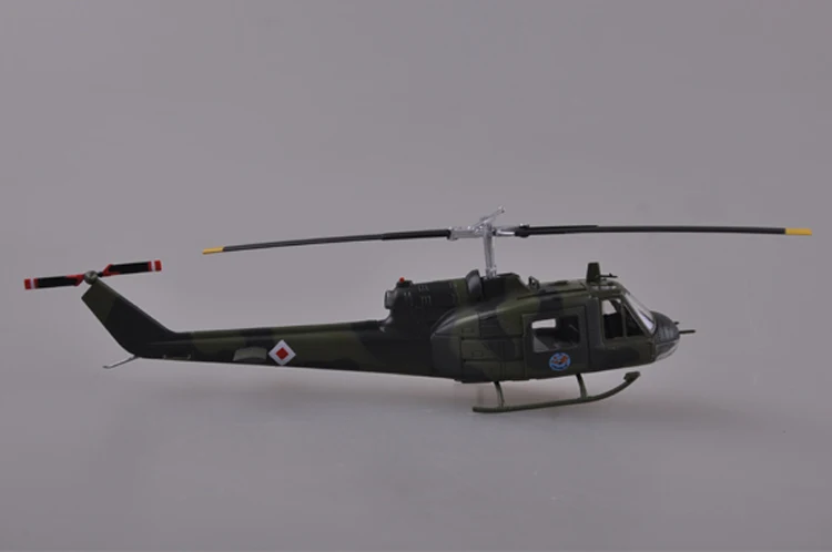 Труба 1: 72 армии США UH-1B Huey вертолет 36909 Готовая модель продукта