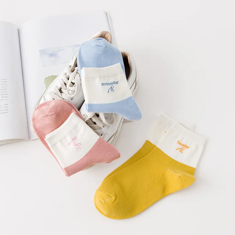 

Autumn and winter new female fight color cotton socks Fashion jacquard women socks Gift socks