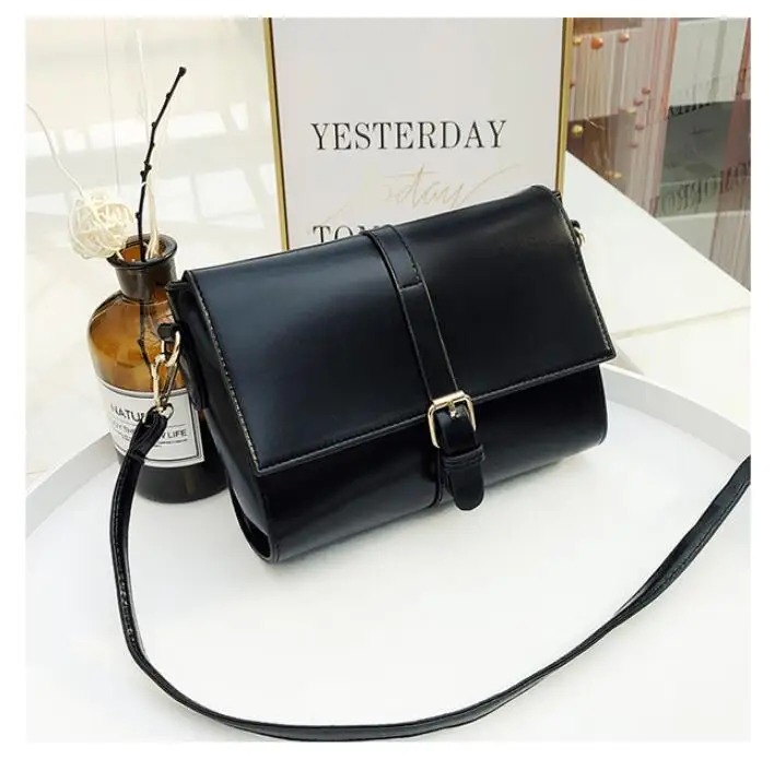 

Wholesale women's bag 2017 new retro oil skin small square bag belt pliers shoulder bag trend ladies Messenger bag