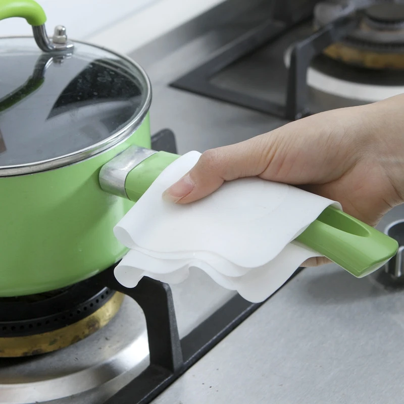 Cute-Cartoon-Bear-Multifunctional-Silicone-Wrap-Seal-Cover-for-Microwave-Oven-Refrigerator-White_3_800x800