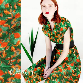 

Spring and summer silk double crepe fabric catwalk 140cm wide 16mm koi print silk crepe spring and summer silk fabric dress dres
