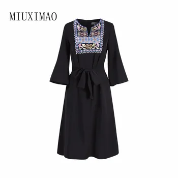 

2018 Autumn Newest Europe Fashion A-Line O-Neck Three Quarter Flare Sleeve Embroidery Print Elegant Mid-Calf Dress Women