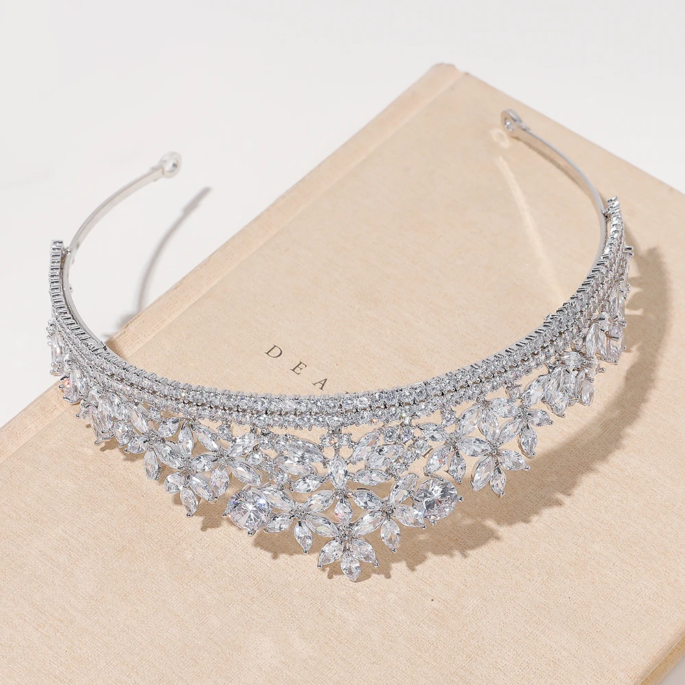 

Parmalambe High Quality Zircon Encrusted Silver Hair Tiaras Flower Charms Handmade Crown Wedding Hair Accessories coroa de noiva