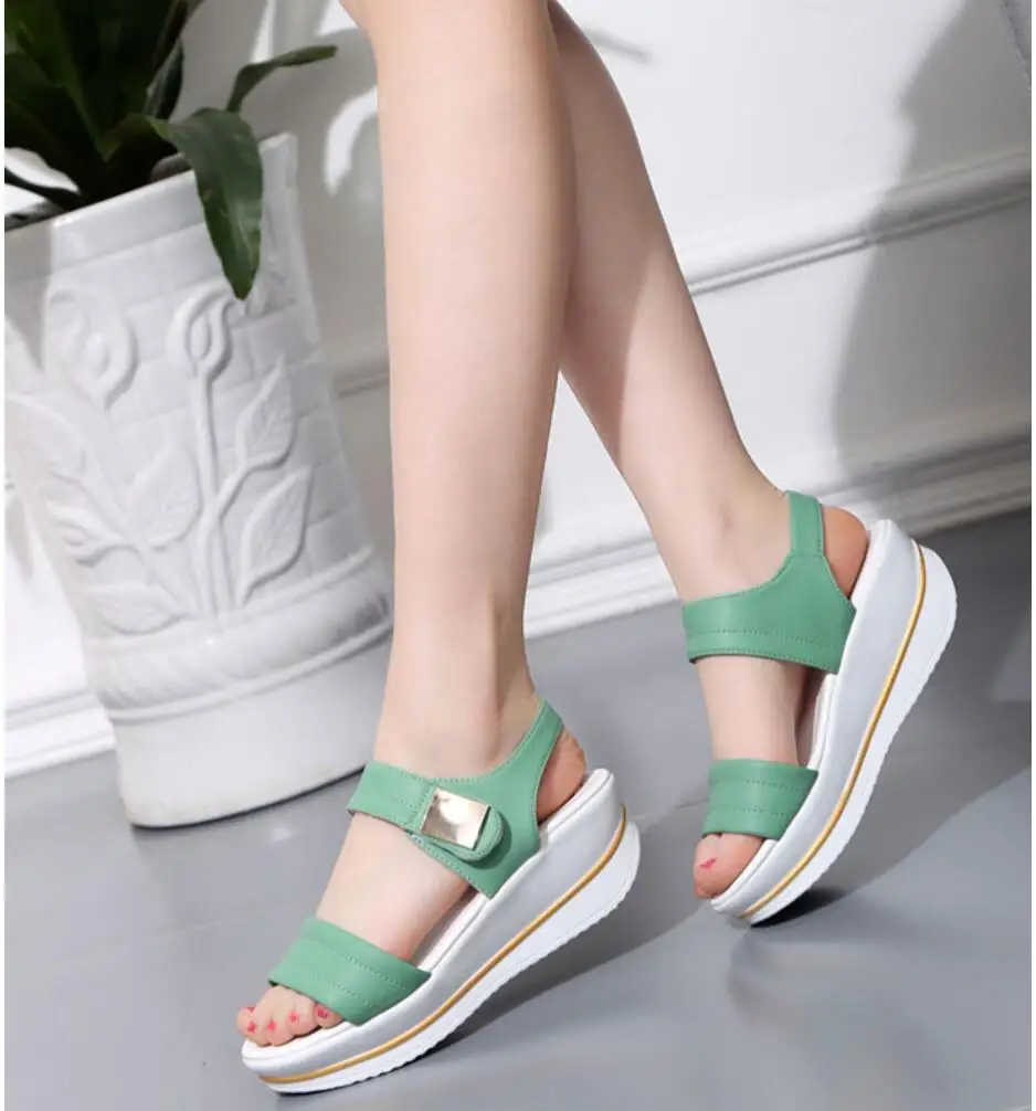 Size43 Летние женские сандалии на платформе; из натуральной Кожаный крючок петля; мягкие и удобные туфли на танкетке Дамская обувь повседневные сандалии 9 Цвета